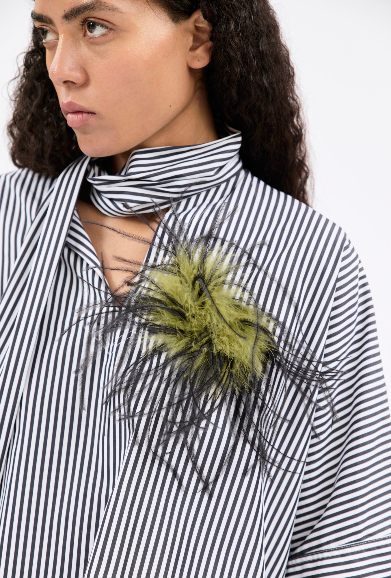 Odeeh - Federbrosche Feather Schwarz Grün aus Marabufedern
