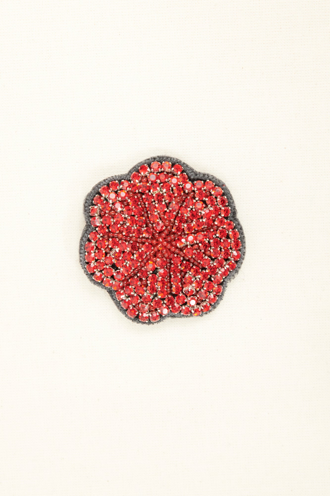 ODEEH - Glitzernde Blüten-Brosche rot
