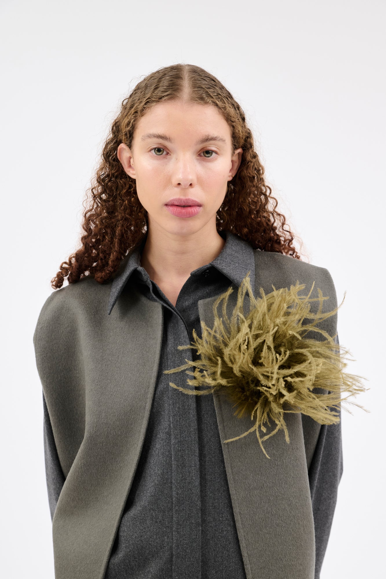 Odeeh - Odeeh - Feather Brosche Khaki